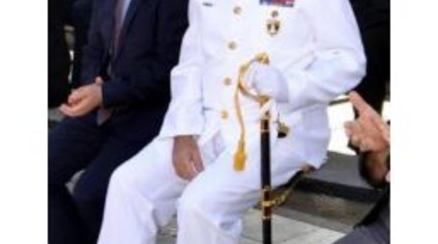 Amiral U&ccedil;a, Kumpası Da  Beynindeki T&uuml;m&ouml;r&uuml; De Yendi