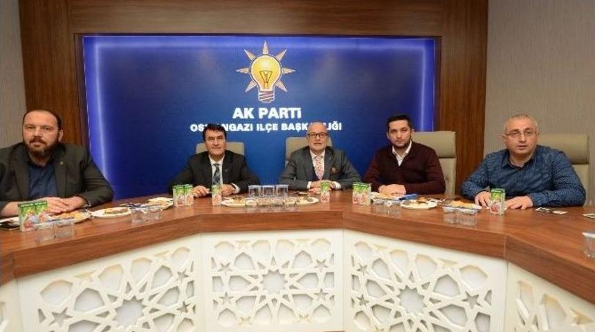 D&uuml;ndar Ak Gen&ccedil;lerle Buluştu