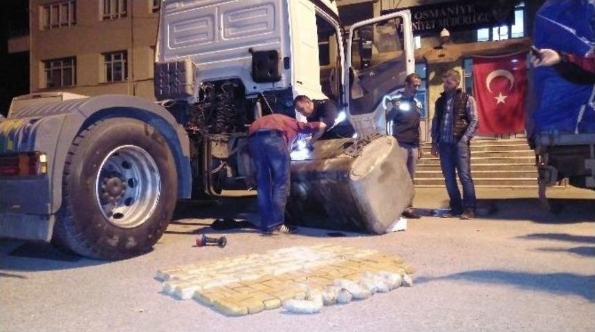 Tır&rsquo;ın Yakıt Deposundan 53 Kilo Eroin &Ccedil;ıktı