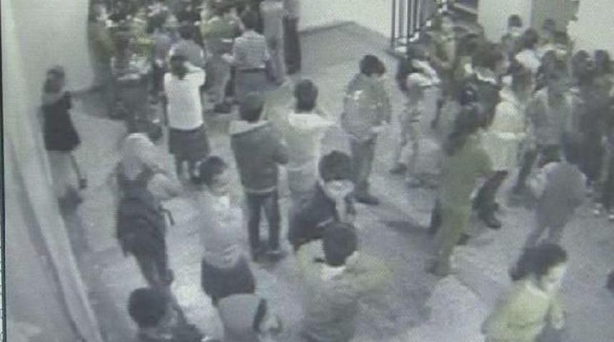 Diyarbakır'daki Bombalı Saldırıda Okuldaki &Ouml;ğrencilerin Korku Dolu Anları Kamerada