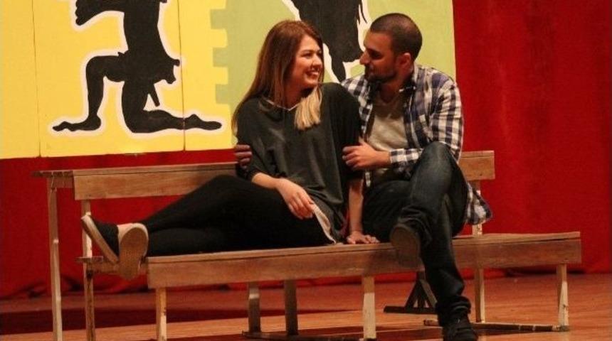 Artiz Mektebi Kahkahaya Boğdu