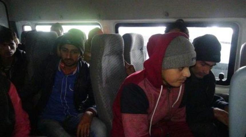 Yunanistan'ın Geri G&ouml;nderdiği Ka&ccedil;aklar Tem'de Yakalandı