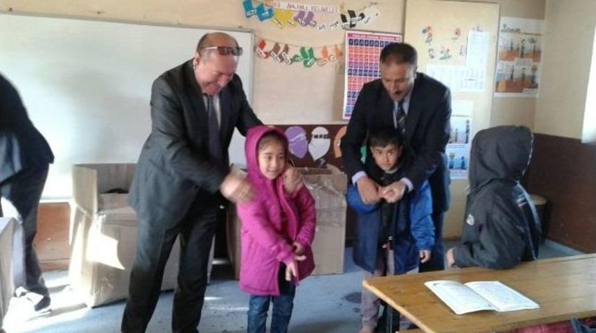 &Uuml;cretli &Ouml;ğretmenden &Ouml;rnek Davranış