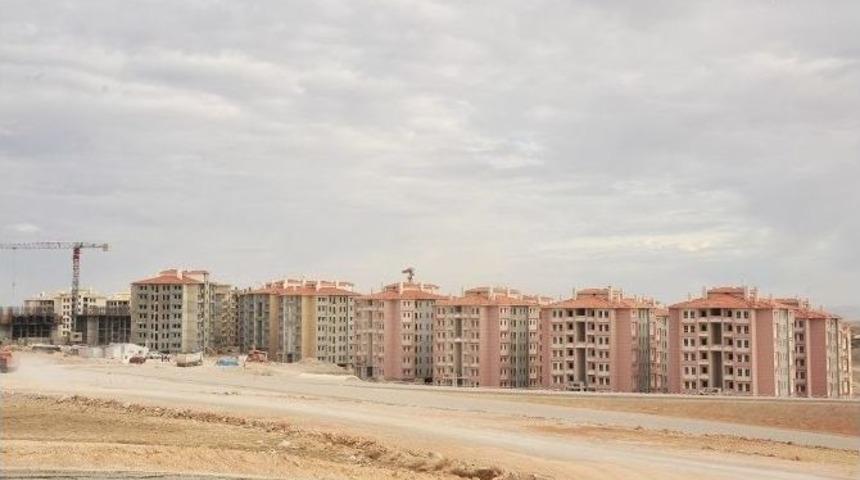 Karaman&rsquo;da İş&ccedil;i Ve Emekli Konutlarında &Ccedil;alışmalar Devam Ediyor