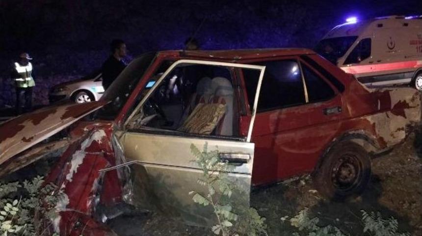 Polisten Ka&ccedil;an S&uuml;r&uuml;c&uuml; Kaza Yaptı: 3 Yaralı