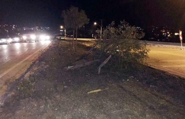 Polisten Kaçan Sürücü Kaza Yaptı: 3 Yaralı