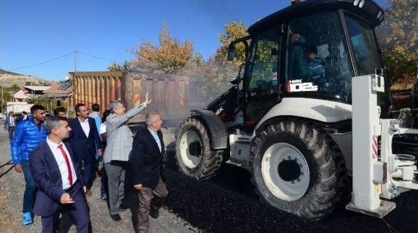 2016 Yılında 57 Bin Ton Sıcak Asfalt &Ccedil;alışması Yapıldı