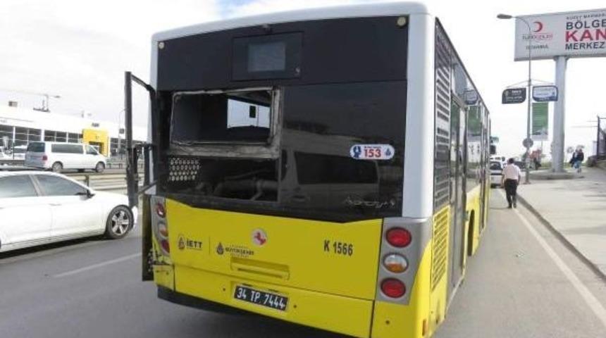 Beton Pompası Taşıyan Kamyon İett Otob&uuml;s&uuml;ne &Ccedil;arptı; 2 Yaralı