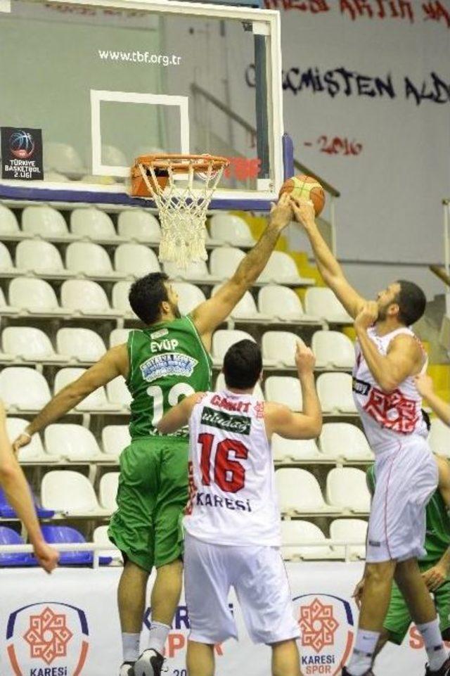 (özel Haber) Basket Maçını Görmeden İzlediler