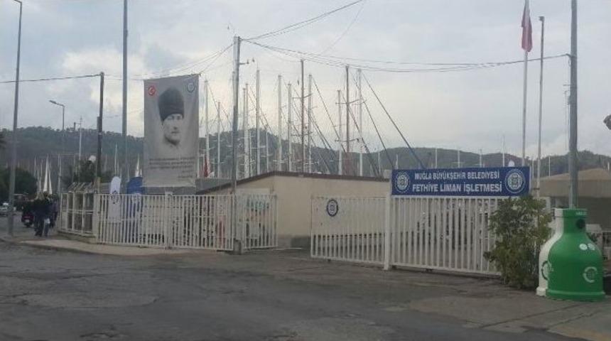 B&uuml;y&uuml;kşehir Tartışmalı İskeleye Atat&uuml;rk&rsquo;&uuml;n S&ouml;z&uuml;n&uuml;n Olduğu Afiş Astı