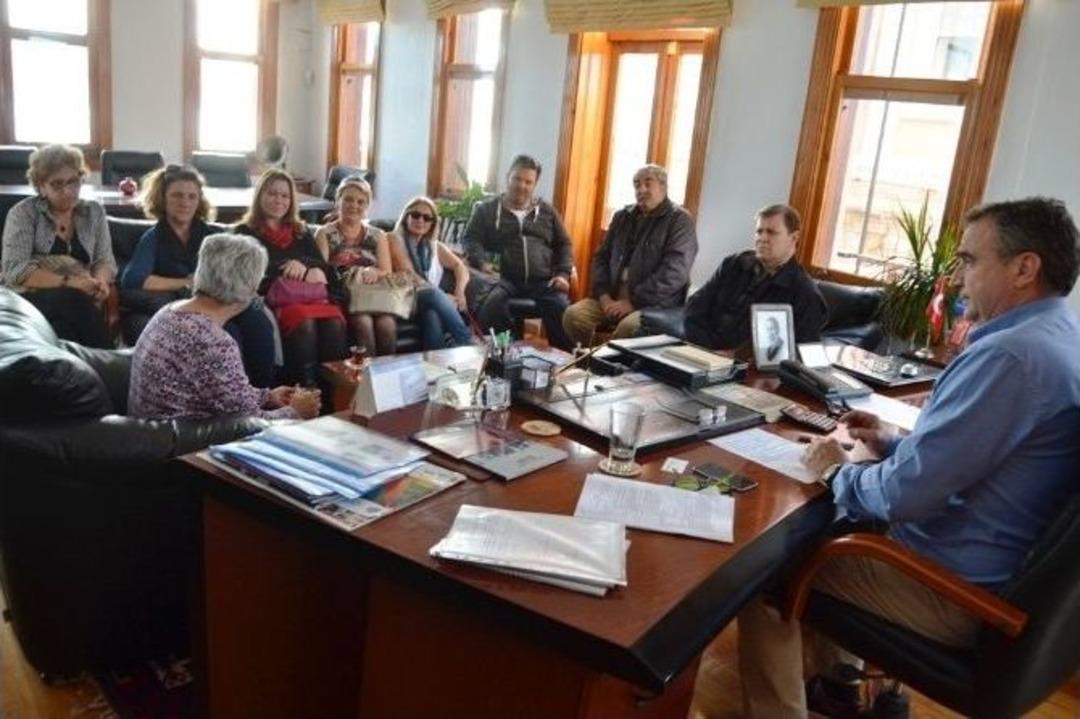 Ayvalık&rsquo;ta Şefkatli Eller Ziyaretlerini S&uuml;rd&uuml;r&uuml;yor