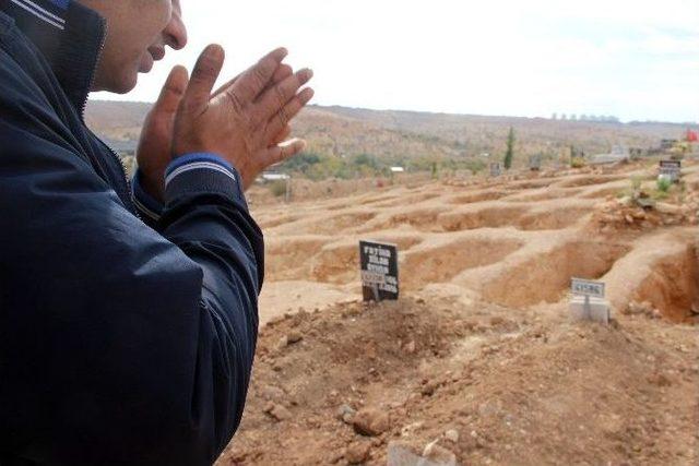 Gaziantep’te Kına Gecesine Düzenlenen Bombalı Saldırıda Ölen Çocuklardan Birinin Mezarı Açıldı