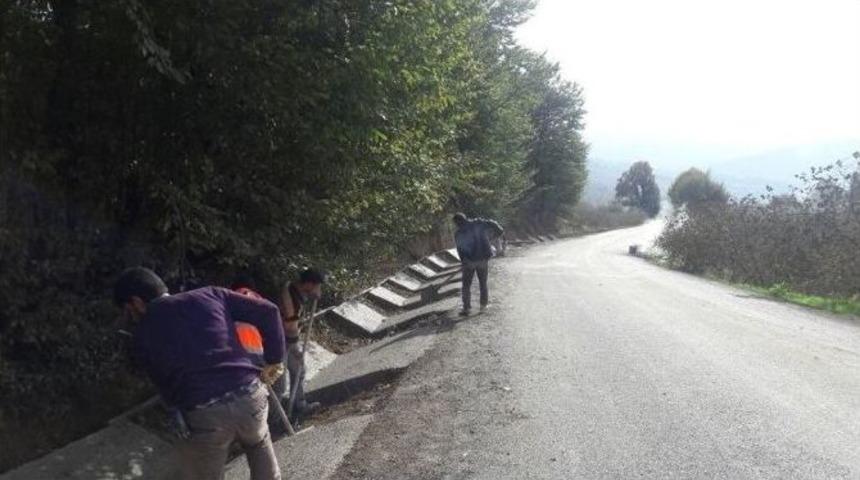 K&ouml;y Yolu Kenarlarına Kanal Yapım &Ccedil;alışması Başladı