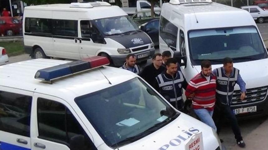 Fet&ouml;&rsquo;den G&ouml;zaltına Alınan Avukatlar Adliyeye Sevk Edildi