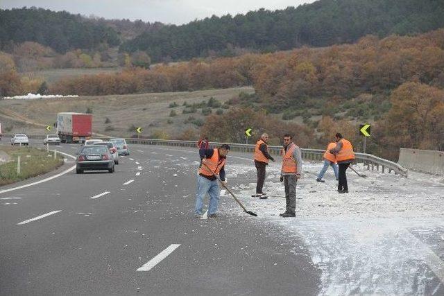 Park Halindeki Kamyona &Ccedil;arpan Tır S&uuml;r&uuml;c&uuml;s&uuml; Ka&ccedil;tı 2