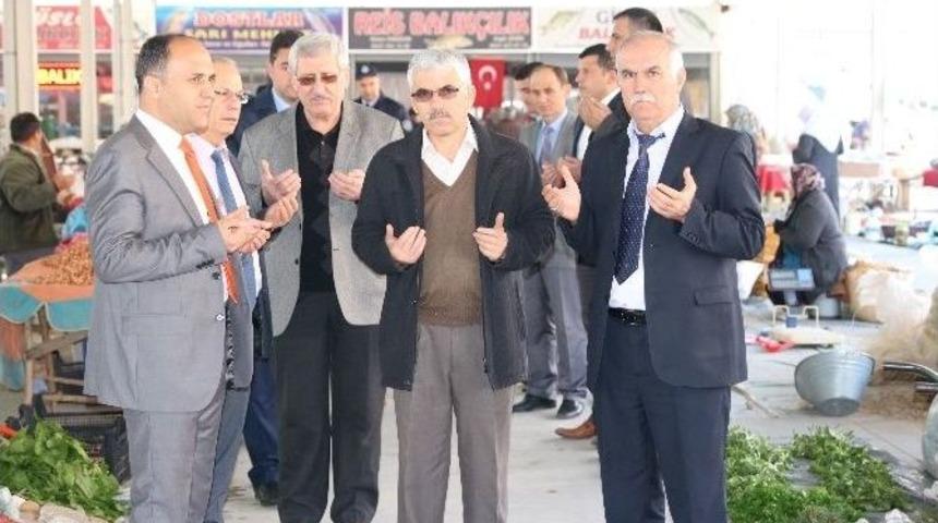 Beyşehir&rsquo;de Pazarcı Esnafı, Pazar Duasıyla Mesaiye Başlıyor