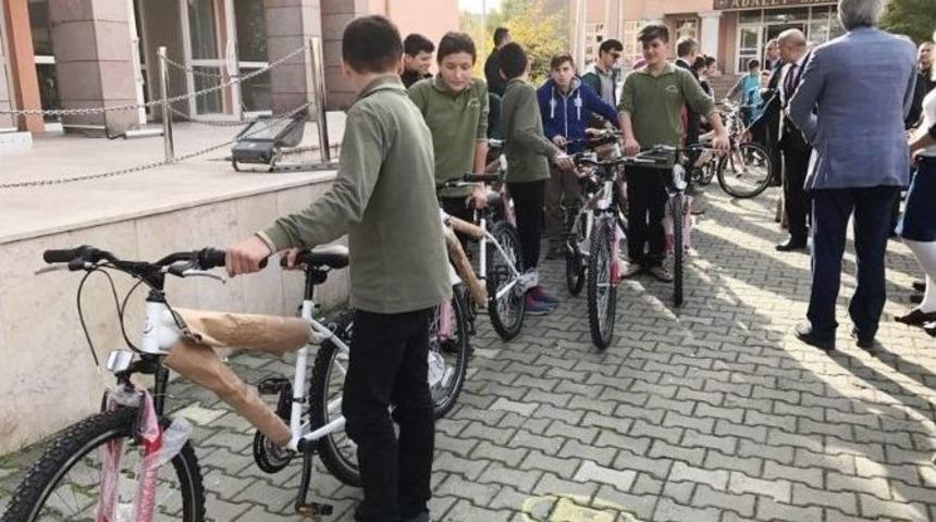 &rsquo;hareketli Yaşam Projesi&rsquo; İle &Ouml;ğrenciler Bisikletlerine Kavuştu