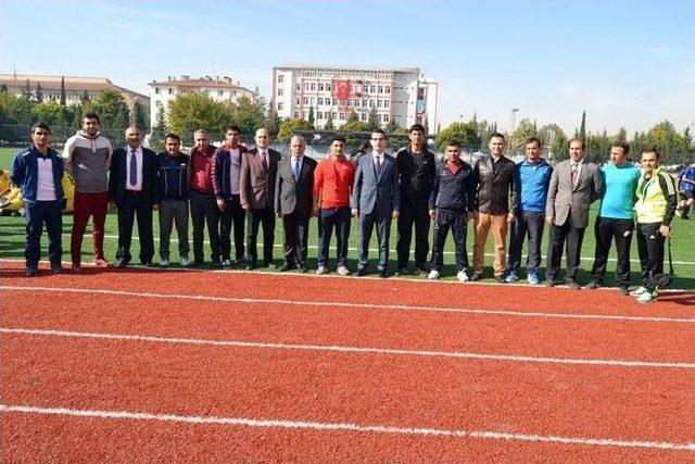 Futbol Ve Voleybol Turnuvasında Şampiyonlar Kupasını Aldı