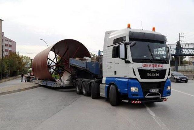 Dev Yakıt Tankını Taşıyan Tır Trafiği Aksattı