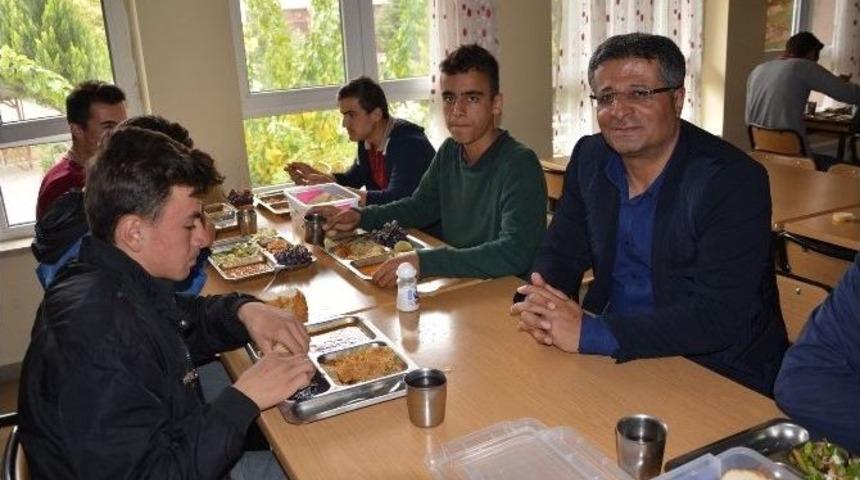 Kocag&ouml;z, &Ouml;ğrencilerle Yemekte Buluştu