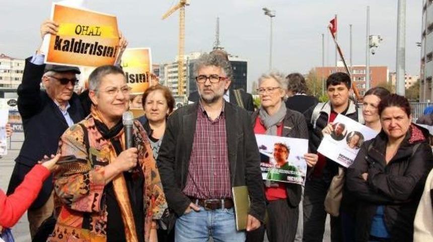 Profes&ouml;r Korur Ve Gazeteci &Ouml;nderoğlu Hakim Karşısına &Ccedil;ıktı