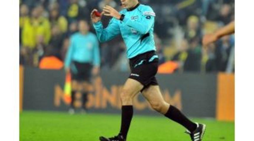 C&uuml;neyt &Ccedil;akır, İngiltere - İsko&ccedil;ya Ma&ccedil;ını Y&ouml;netecek