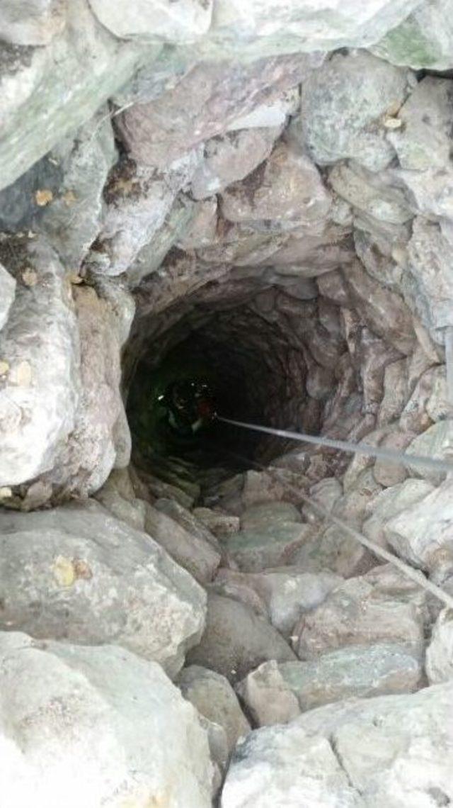 Kuyuya D&uuml;şen Kadını İtfaiye Kurtardı 1