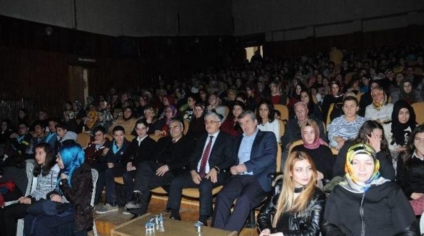 &Ccedil;orum&rsquo;da &rsquo;karanfil Kokusu&rsquo; Sahnelendi