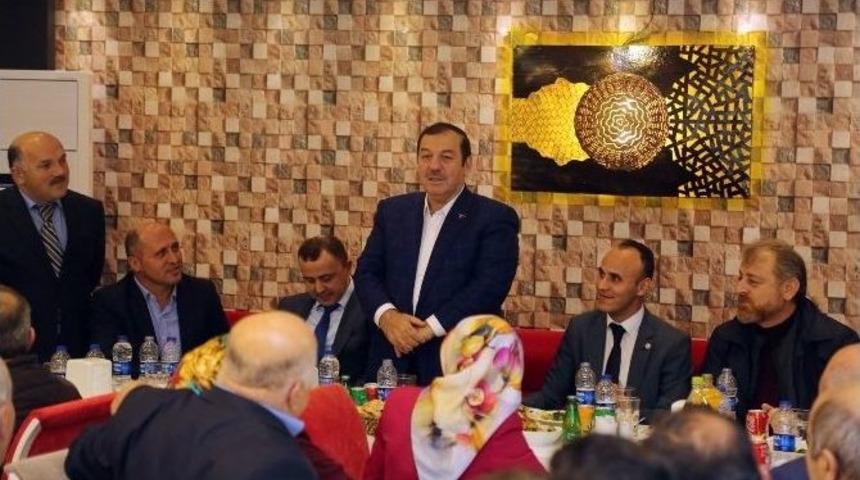 İsdef Yemeğine Esenyurt Belediye Başkanı Necmi Kadıoğlu Da Katıldı