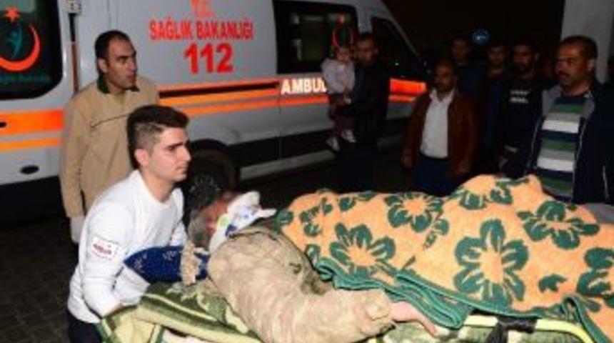 Mutki&rsquo;de Minib&uuml;s Şarampole Devrildi: 2 &Ouml;l&uuml;, 13 Yaralı