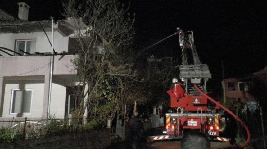 Riva&rsquo;da &Uuml;&ccedil; Katlı Bina Alevlere Teslim Oldu