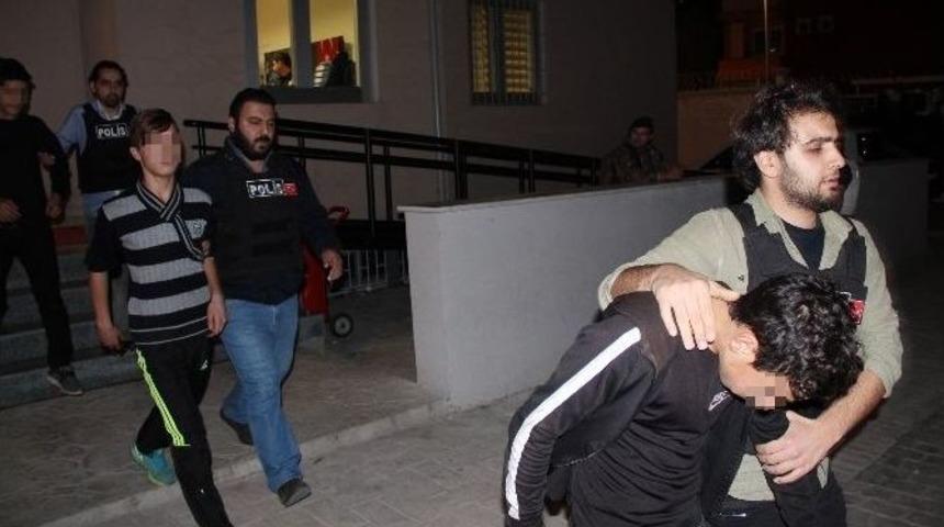 Sultanbeyli&rsquo;de Okula Molotofkokteyli Atan &Ccedil;ocuklar Yakalandı