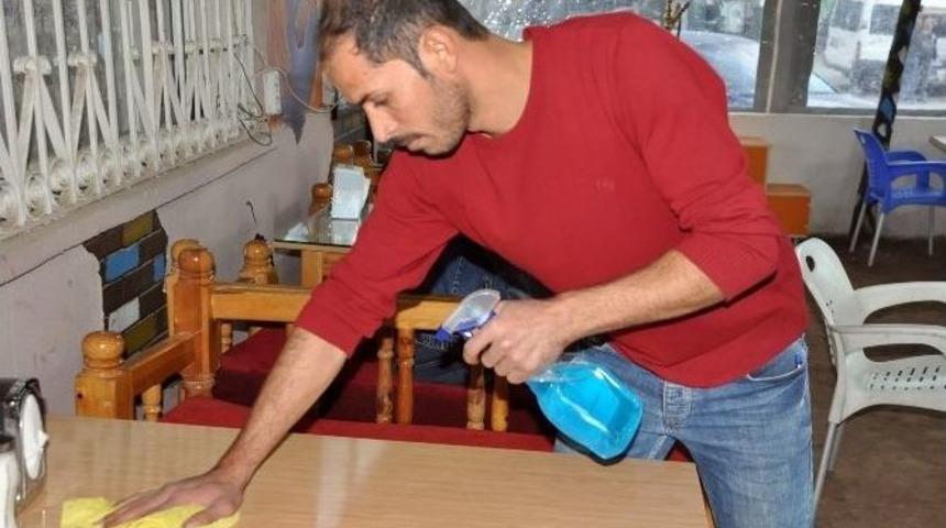 Suriye&rsquo;de &Ouml;ğretmen Olacaktı, T&uuml;rkiye&rsquo;de Garson Oldu