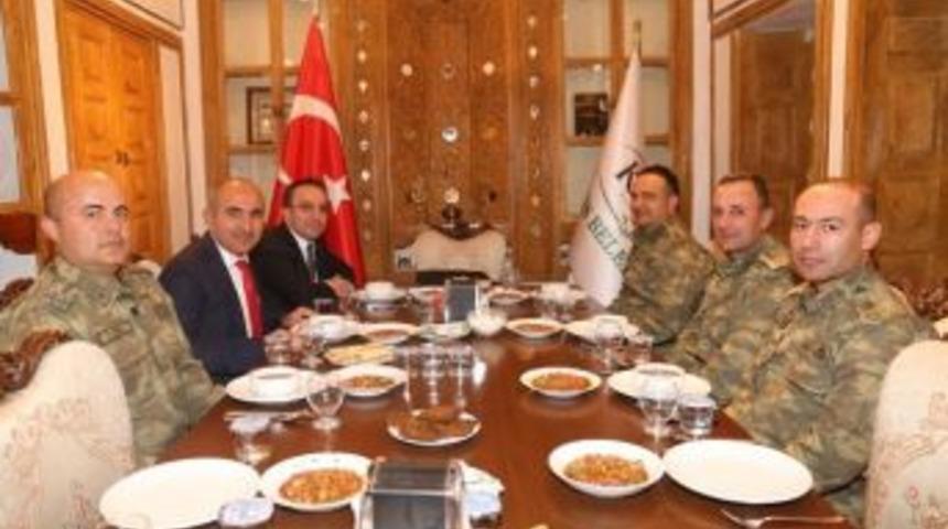 Fırat Kalkanı Harekatını Y&ouml;neten Komutanlar Belediye Başkanı Hasan Kara&rsquo;yı Ziyaret Etti