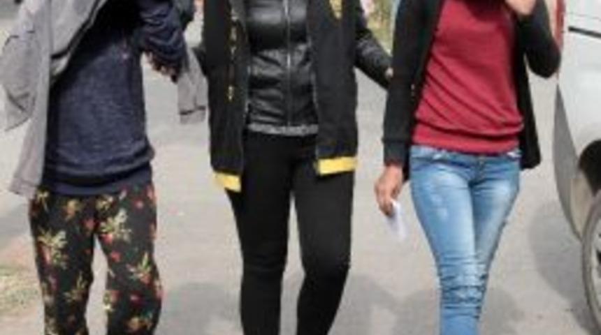 Fuhuş Yapan Kız Kardeşler "baltayı Taşa Vurdu"