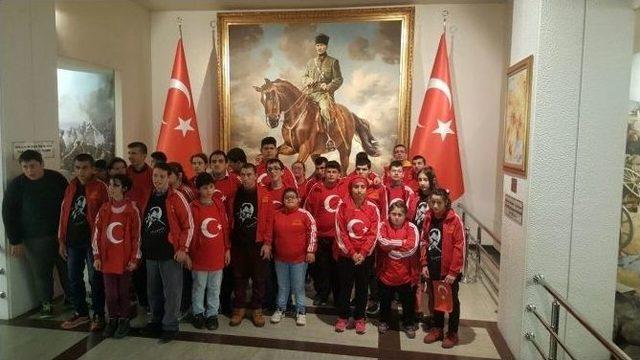 Özel Engelliler Anıtkabir’de Çelenk Koydu