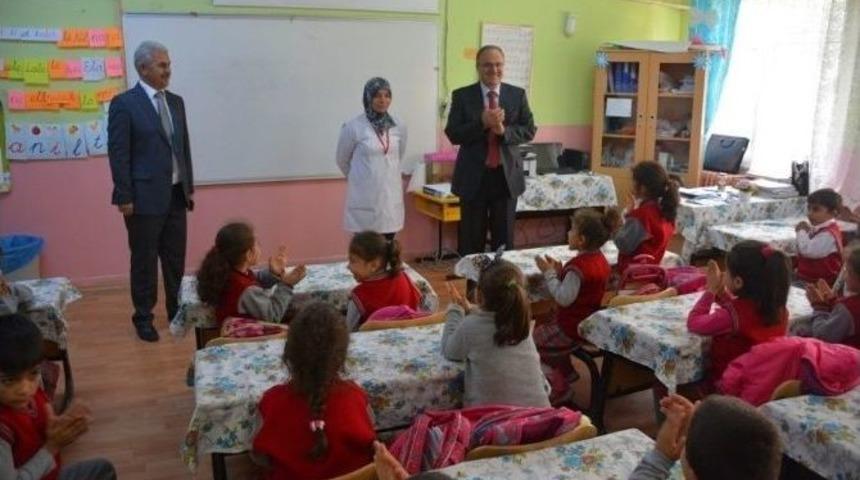 Milli Eğitim M&uuml;d&uuml;r&uuml; Alag&ouml;z, &Ouml;ğretmen Ve &Ouml;ğrencilerle Bir Araya Geldi