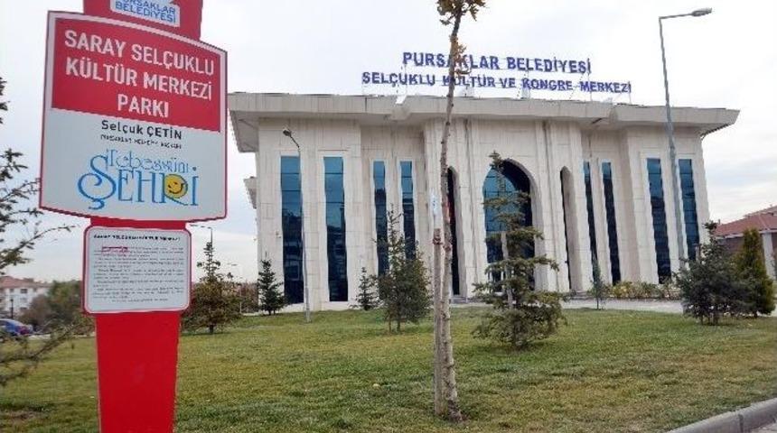 Pursaklar&rsquo;da Parklar Kırmızı-beyaz Oldu