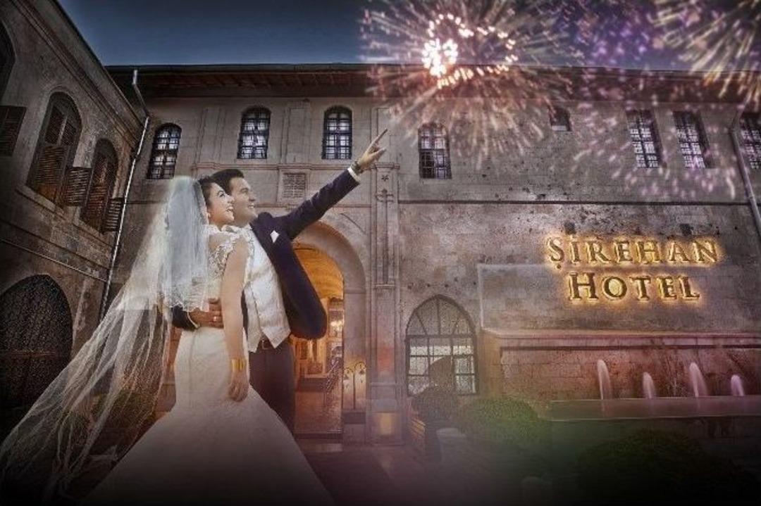 D&uuml;ğ&uuml;n Yapana Balayı Odası Hediye