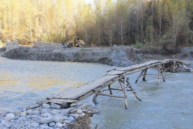 Türkiye’nin İlk Seyyar Köprüsü Tarihe Karıştı 1