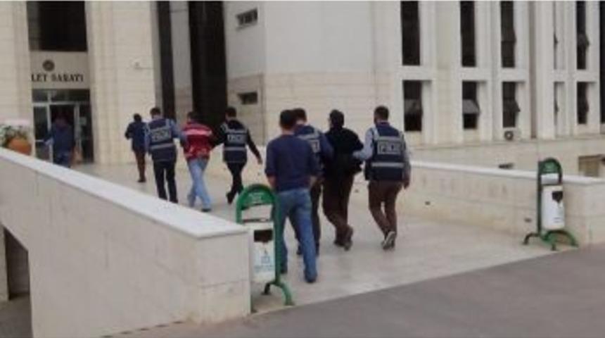Fet&ouml; Operasyonunda 6 Polis Ve 1 Avukat Tutuklandı