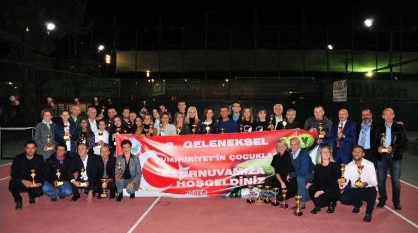 Tenis&ccedil;ilerden Tıp &Ouml;ğrencilerine 40 Bin Tl