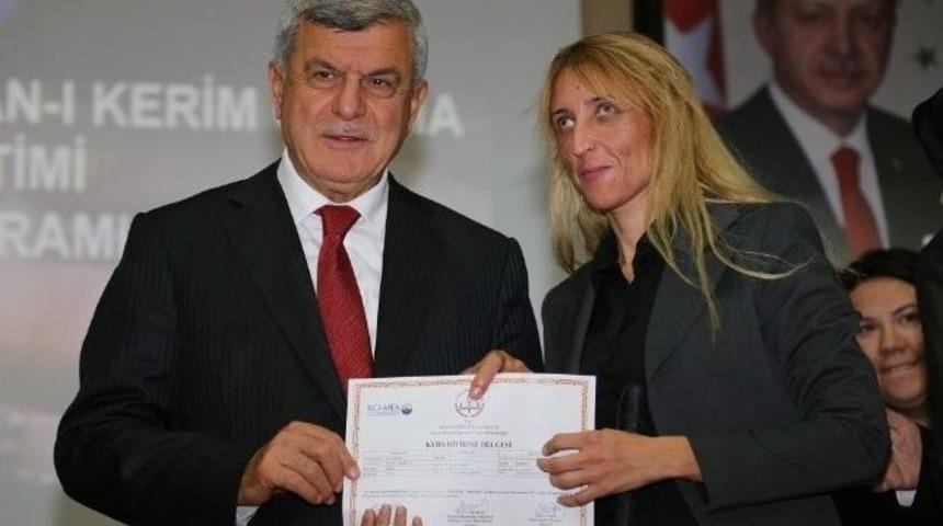 Braille Alfabesi Eğitiminde Kursiyerler Sertifikalarını Aldı