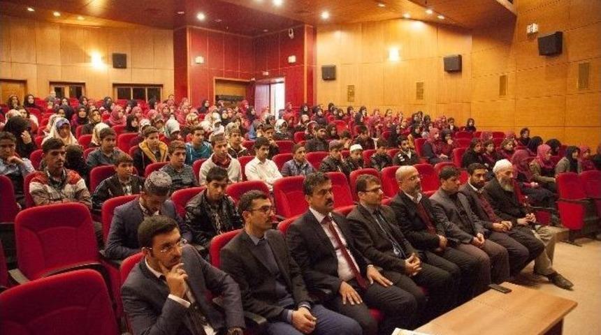 Ahlat&rsquo;ta "imam Hatiplerin Misyonu Ve İlahiyatların Geleceği" Konferansı
