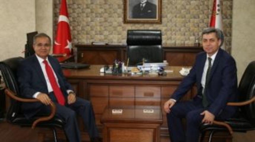 Vali Tapsız&rsquo;dan Emniyet M&uuml;d&uuml;r&uuml; Tutuk&rsquo;a Ziyareti