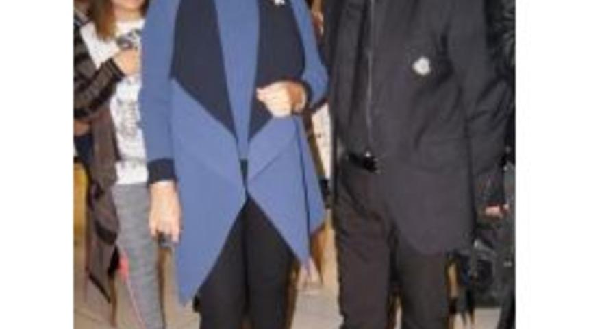 H&uuml;lya Ko&ccedil;yiğit Yd&uuml;&rsquo;de Sevenleriyle Buluştu