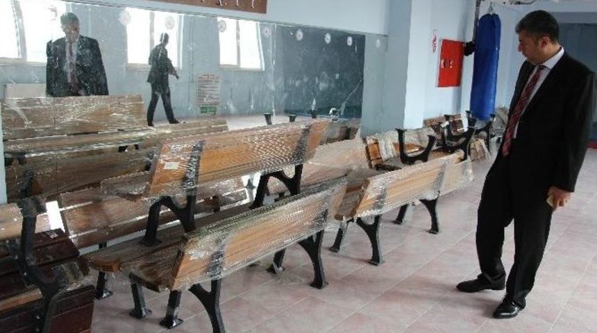 İstanbul&rsquo;dan Silvan&rsquo;a Park Malzemesi Desteği