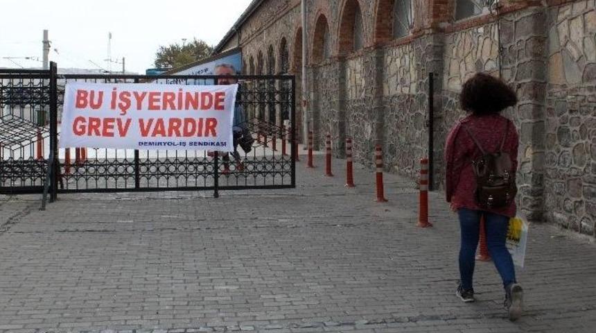 İzban Grevinde 2. G&uuml;n: Vatandaş Başbakan&rsquo;ın Devreye Girmesini Bekliyor