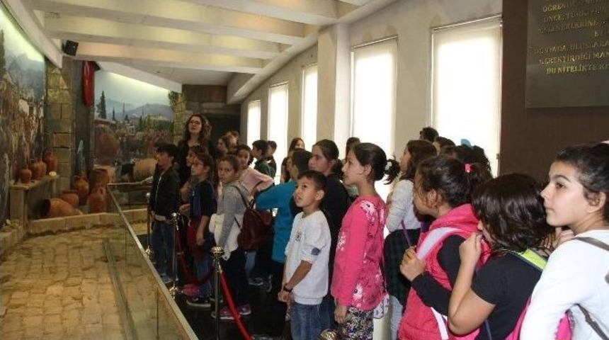 Sarıg&ouml;ll&uuml; &Ccedil;ocuklar Manisa&rsquo;yı Tanıdı