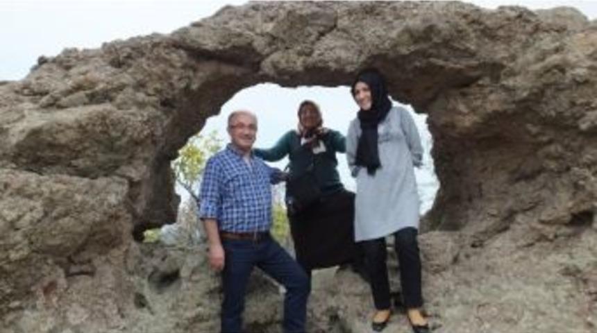 Burhaniye’de Deliktaş Kaya Sunağı İlgi Gördü